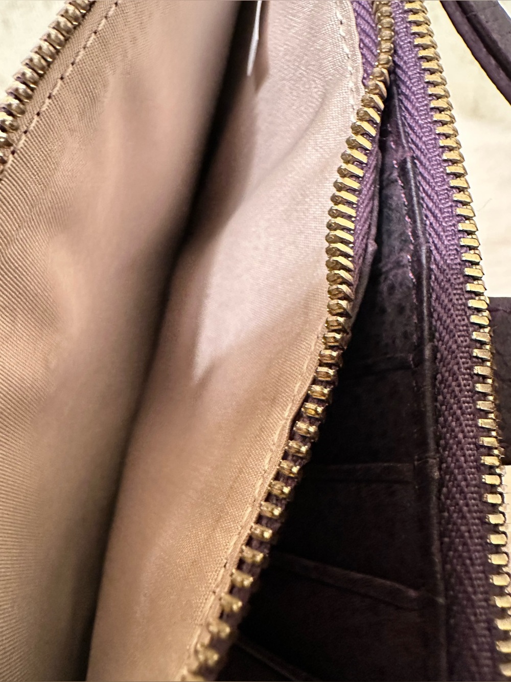 Borgasets RFID Plum Leather Card Wallet with Gold Hardware - Picture 5 of 5